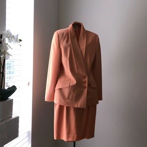 Classic Tangerine & gold Escada suit! 🔶